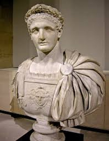 Caesar Augustus Domitianus hay còn gọi Titus Flavius ​​Domitianus và được biết đến nhiều nhất với tên gọi Domitian, sinh ngày 24/10 năm 51 tại Rome, Italy. Vị hoàng đế La Mã này cầm quyền từ năm 81 - 96. Ông là vị hoàng đế cuối cùng của triều đại Flavian. Vương triều này trị vì La Mã trong thời gian 27 năm. Ông tuyên bố bản thân là "Chúa trời" và các thành viên trong gia đình ông là những vị thần. Trong thời gian cầm quyền, ông đã hành hạ những người theo đạo Kito hữu và người Do Thái.